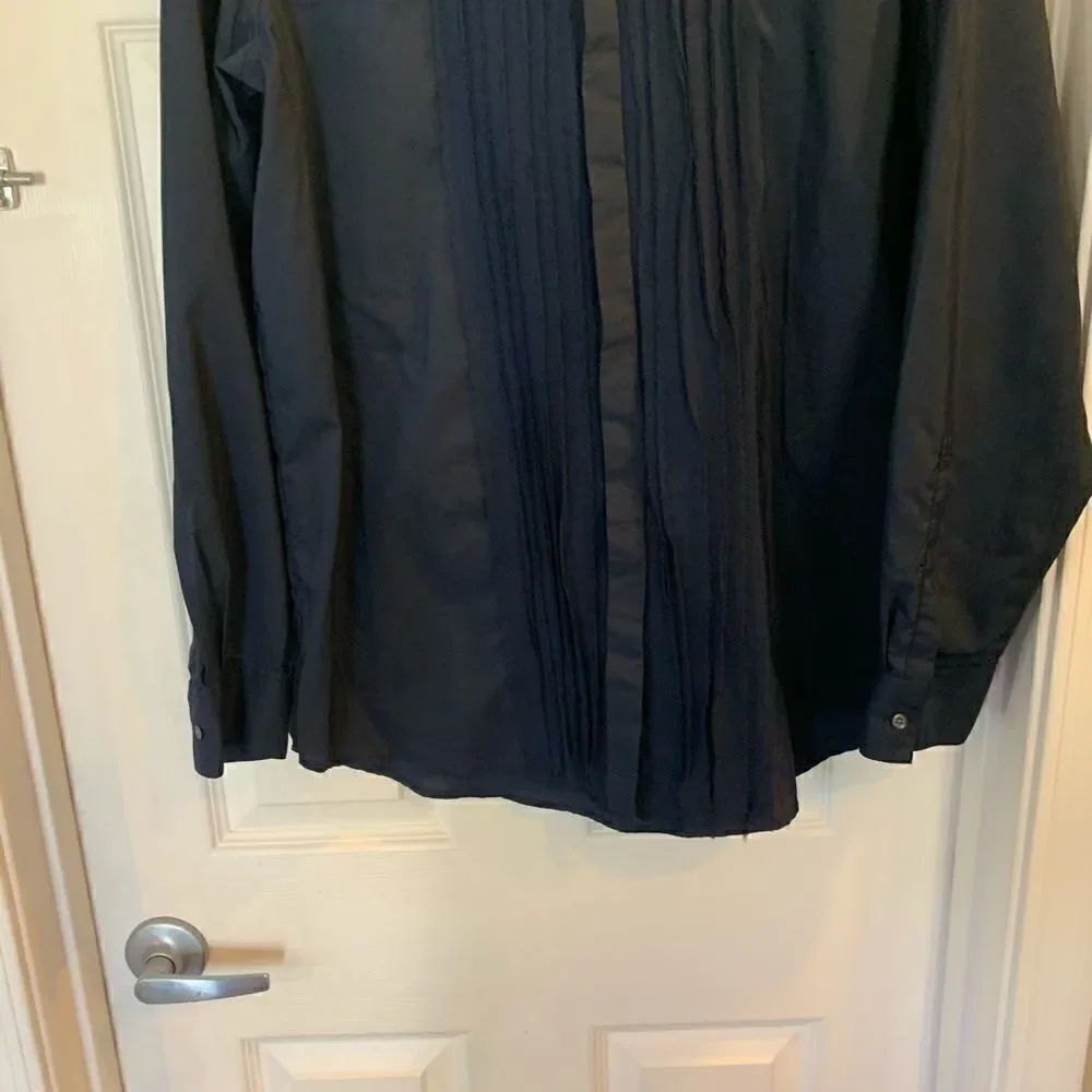 GAP Navy Button Down Top - Picture 2 of 9